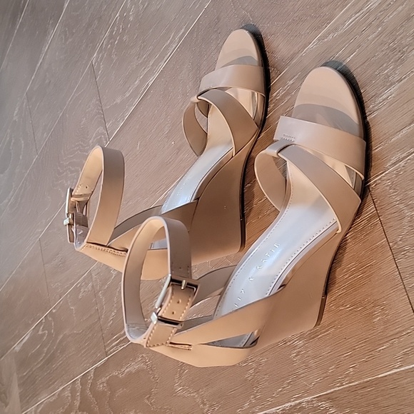 Nude wedge heel sandals - Picture 2 of 5